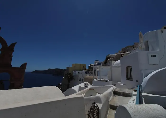 Astrea Notus Dome House