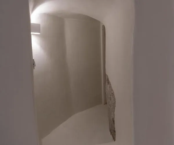 Astrea Notus Dome House * أويا